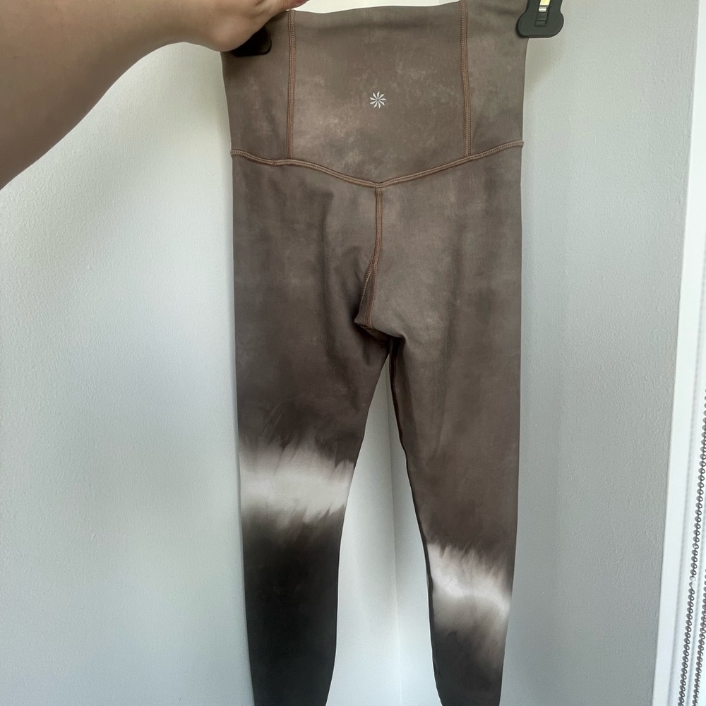 Athleta high rise leggings. Brown green khaki colored pants for summer vacation